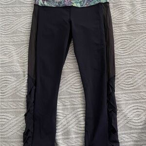 6 Lululemon athletics Stylish Black Leggings with flower band Details